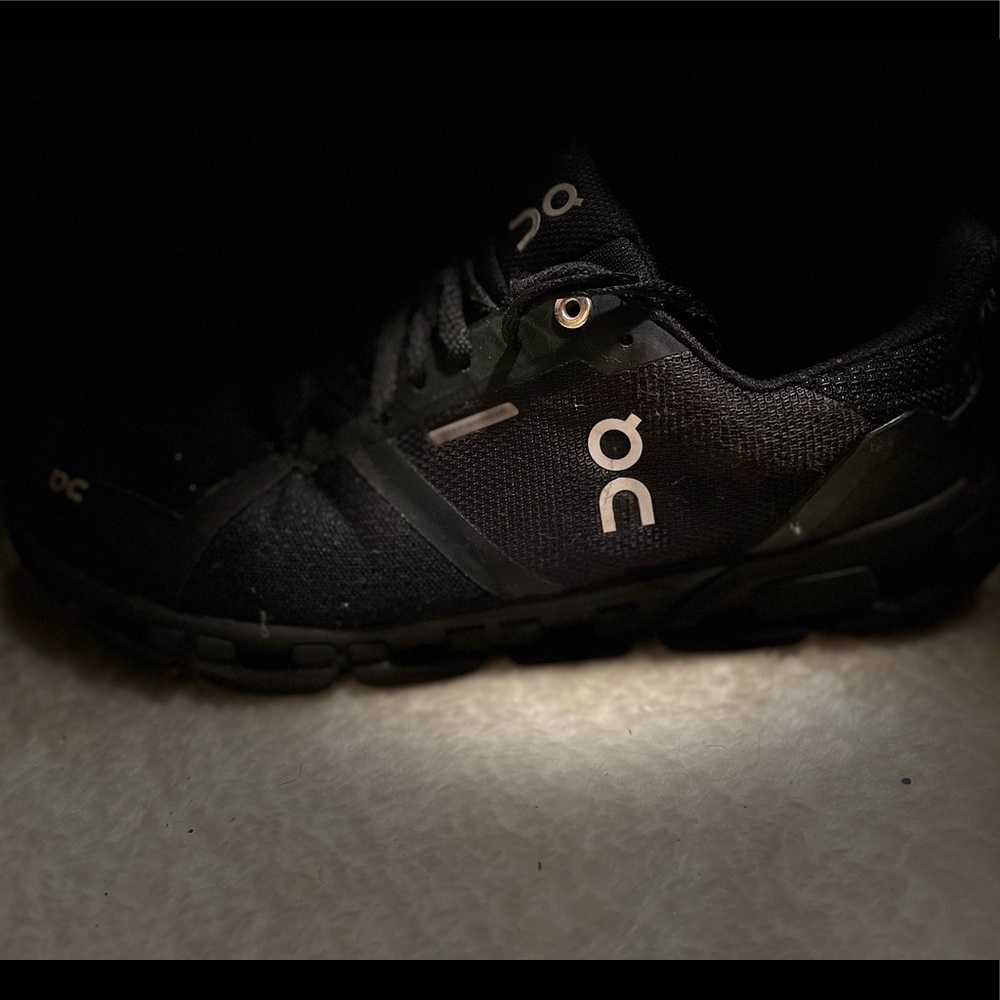 The Running-On-Cloud “Cloud Waterproof” Size 8.5 Used for 2 months, AMAZING!!!